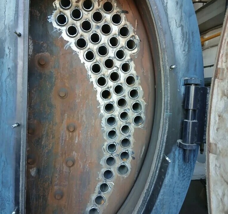 Задняя часть котла подготовлена под сварку. Правая сторона котла.