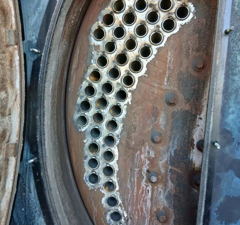 Дымогарные трубы набиты. Котёл готов к сварочным работам. Задняя часть котла.